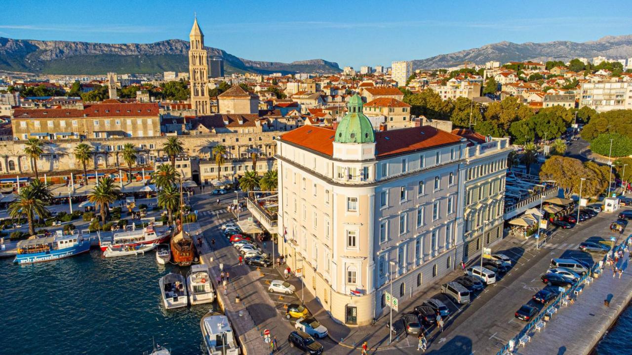 Miranda's Place * Split